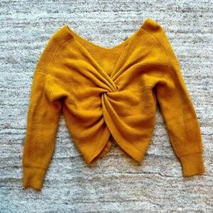 Amour Vert Women's Wool Twisted Back Sweater